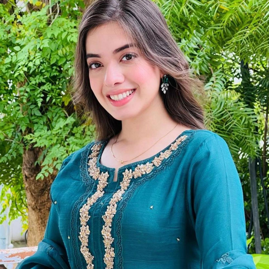 Arisha Razi Age Biography, Wiki, Net Worth, Height