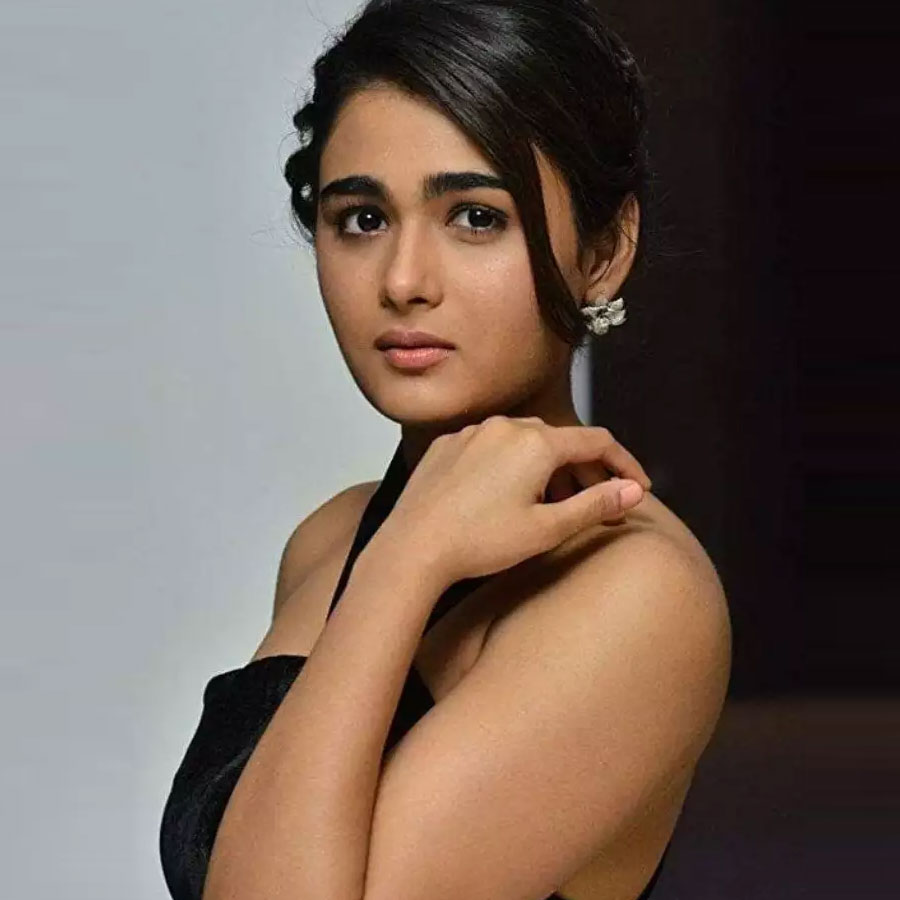 Shalini Pandey Age Biography, Net Worth, Height, Wiki